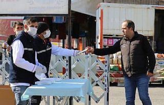 Nevşehir Belediyesi vatandaşlara 20 bin maske dağıttı