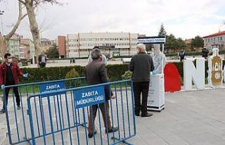 Niğde Belediyesi günlük 8 bin adet maske dağıtıyor
