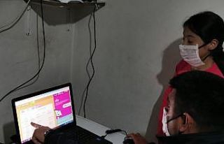 Niğde Emniyeti ders izleyemeyen öğrenciye laptop...