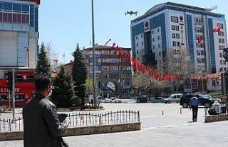 Niğde’de polis drone ile sosyal mesafe kontrolü...