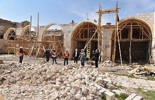 Obruk Hanı’nda restorasyon çalışmalarını sürdürüyor