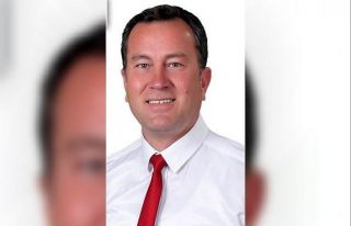 Ödülleri kendi maaşından karşılayacak