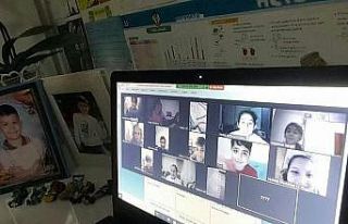 Öğrenciler, evde açıyı ölçerek posterleştirdi