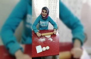 Öğrenciler videolu eğitimle evde kendi ekmeklerini...