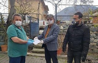Okul Müdürü bağış kampanyasına destek verdi