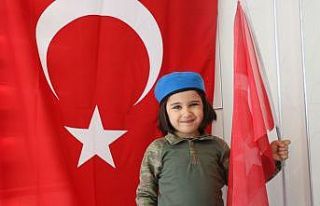 Okuma yazma bilmeyen 4 yaşındaki Sena İstiklal...