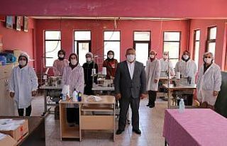 Ormanlı Belediyesi maske üretip halka dağıtıyor