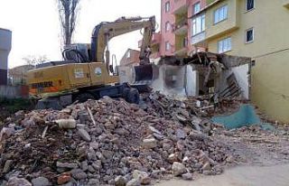 Osmangazi metruk binalardan temizleniyor