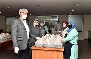 Osmangazi’de sıcak yemek dağıtımı başladı