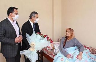 Osmaniye’de 93 yaşındaki Ayşe nine koronayı...