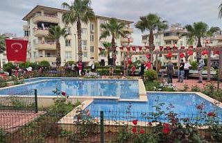 Osmaniye’de çocuklar 23 Nisan’ı evlerinin balkonlarında...