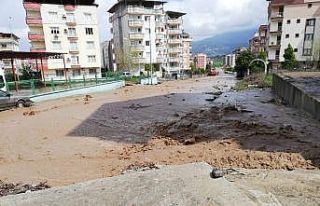 Osmaniye’de şiddetli yağış sele dönüştü