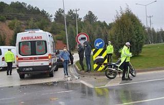 Otomobil ile motosikletin çarpıştı, 1 kişi yaralandı