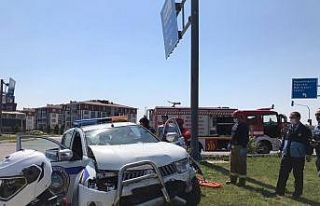 Otomobil ile zabıta aracı çarpıştı: 1 yaralı