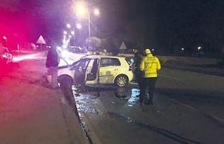 Otomobil karşı şeride uçtu: 1 yaralı