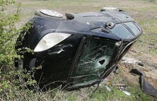 Otomobil takla attı 1 yaralı