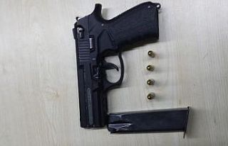 Otomobilden alkol satışı yapan sürücü, kovalamaca...