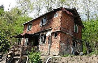 (Özel) 3 Yaşındaki çocuk çakmakla oynarken evi...