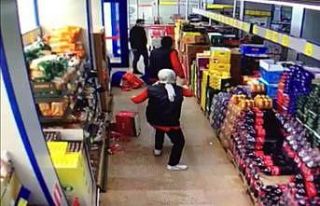 (Özel) Avcılar’da markette maske kavgası