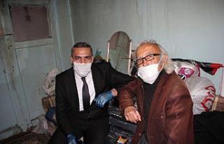 (Özel) Evde tek başına kalınca morali bozulan...