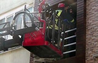 (Özel) Gece balkondan düşen kadının eşi ve çocuklarını...