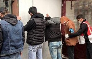 (Özel) İstanbul’un göbeğinde sosyal mesafe uygulamasında...