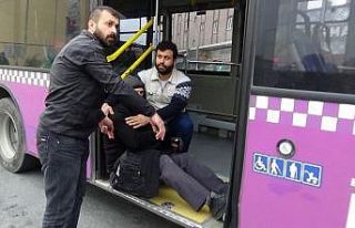 (Özel) Kırmızı ışıkta geçen taksi faciaya...