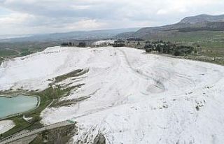 (Özel) Korona virüs Pamukkale travertenlerine yaradı