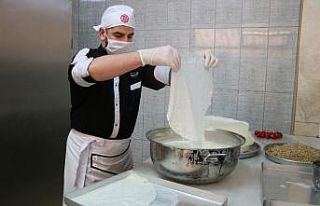 (Özel) Ramazan’ın vazgeçilmezi güllaç sofraları...