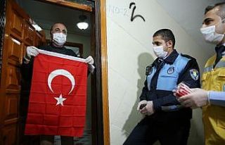 (Özel) Sokağa çıkamayan yaşlı adamdan duygulandıran...