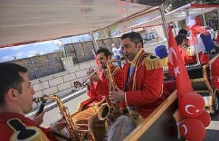 (Özel) Sokağa çıkma kısıtlamasında bandolu...