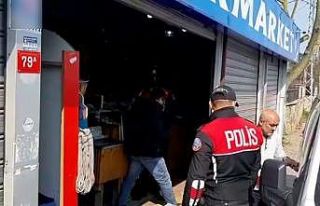 (Özel) Sultangazi’de polis ekipleri, yasağa uymayan...