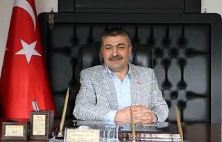 (Özel) Tarlada çiftçi, odada başkan