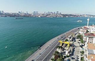 (Özel) Turkuaz rengine bürünen İstanbul Boğazı...