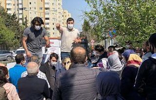 (Özel)Yardım kolisi dağıtımında sosyal mesafe...