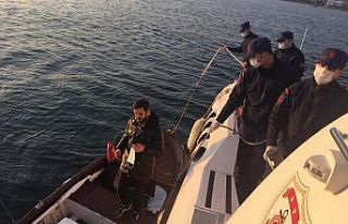 (Özel) Yasağa rağmen denize açılan amatör balıkçılara...