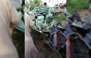 Pakistan’da askeri eğitim uçağı düştü: 2...