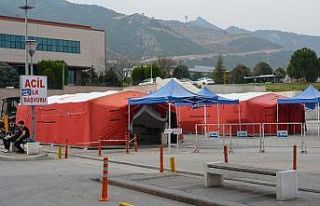 Pamukkale Üniversitesi Hastanesinin bahçesine sahra...