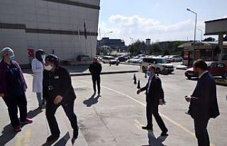 Pandemi polikliniğinde incelemelerde bulundu