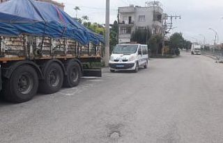 Park halindeki tırın aküsünü çaldılar