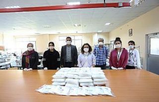 PAÜ bünyesinde üretilen maskeler, personele dağıtıldı