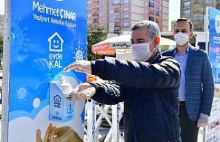 Pazar giriş ve çıkışlarına dezenfektan aparatı