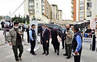 Pazar yerinde korona virüs denetimi