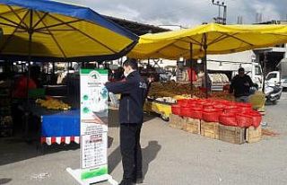 Pazar yerlerine el dezenfektanları koyuldu