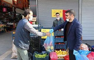 Pazarcı esnafından örnek davranış