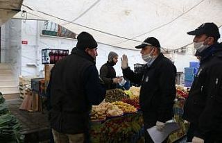Pazarda 3 metre kuralını ihlal ettiler: 784 TL para...