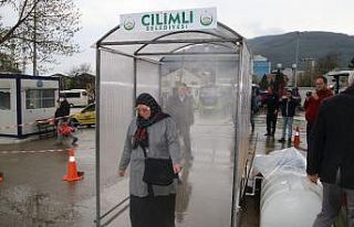 Pazaryerinde korona virüse karşı dezenfekte tüneli