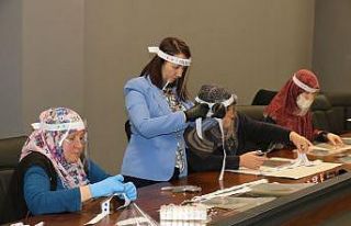 Pazaryeri’nde şeffaf siperli maske üretimine başlandı