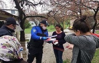 Polis amcalarından çocuklara 23 Nisan hediyesi