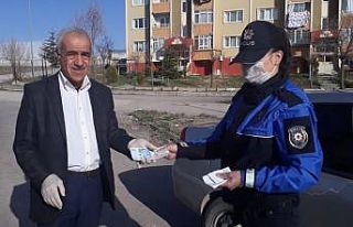 Polis ekipleri gönüllere dokunmaya devam ediyor